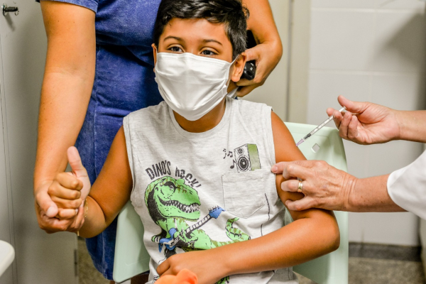 Paraná vacina 40% das crianças contra a Covid-19 em um mês