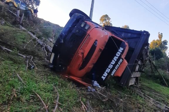Marquinho: Caminhoneiro perde a vida em acidente na PR 158