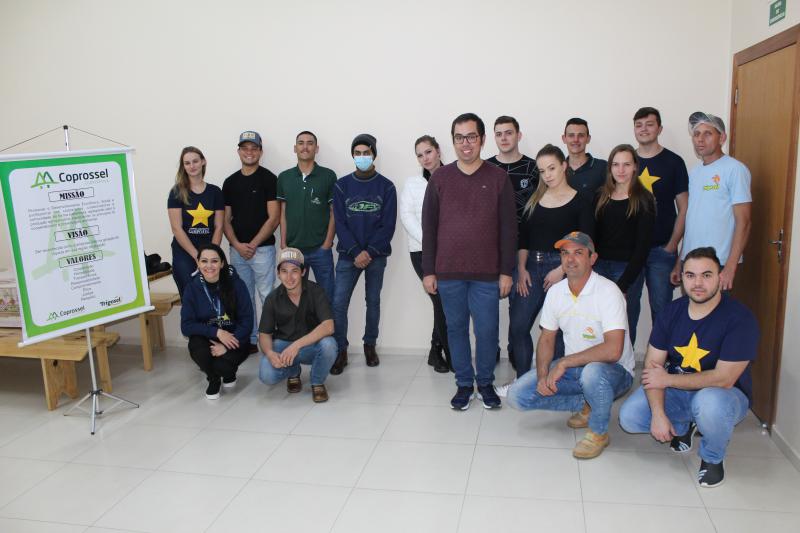 Em visita técnica, acadêmicos do Centro Universitário da Campo Real, conhecem o Moinho Coprossel em Laranjeiras do Sul  
