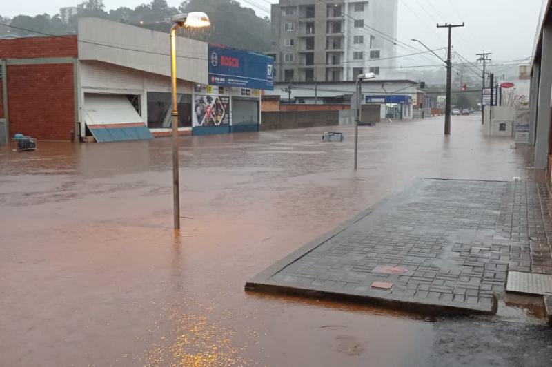 Atualização da Defesa Civil aponta 4,3 mil pessoas diretamente atingidas pelas chuvas no Paraná