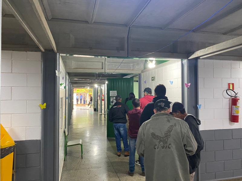 Votação iniciou tranquila em Laranjeiras do Sul, com poucos eleitores na 1ª hora de votação