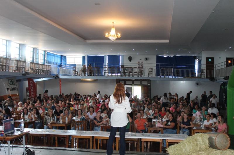 Encontro de Mulheres Produtoras Rurais reuniu mais de 250 participantes em Laranjeira do Sul