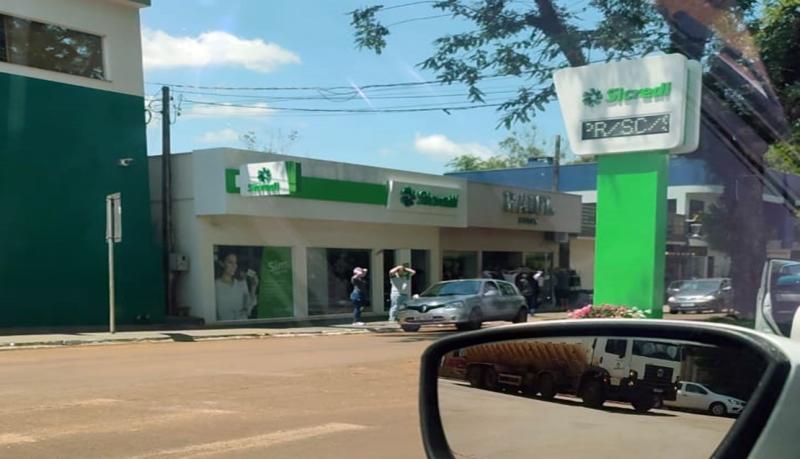 Bandidos fortemente armados e encapuzados assaltam as agências do Sicredi e Cresol de Sulina