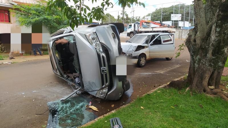 Laranjeiras: Veículo tomba após acidente na esquina do ITC