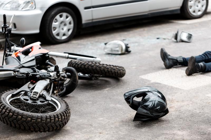 LS: Colisão envolvendo carro e moto aconteceu no centro da cidade