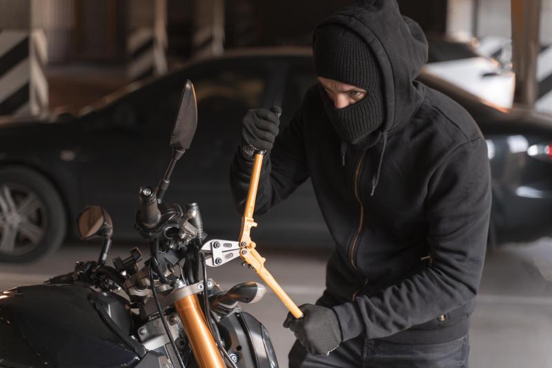 LS: Motocicleta é furtada de dentro de garagem de residência no centro