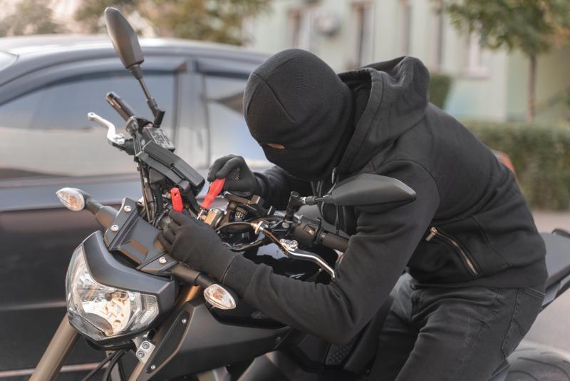 Virmond: Ladrões furtam motocicleta que estava estacionada em via pública no centro