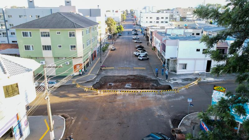 Prefeitura de Laranjeiras do Sul interdita rua 7 de Setembro para reconstrução da galeria de águas pluviais