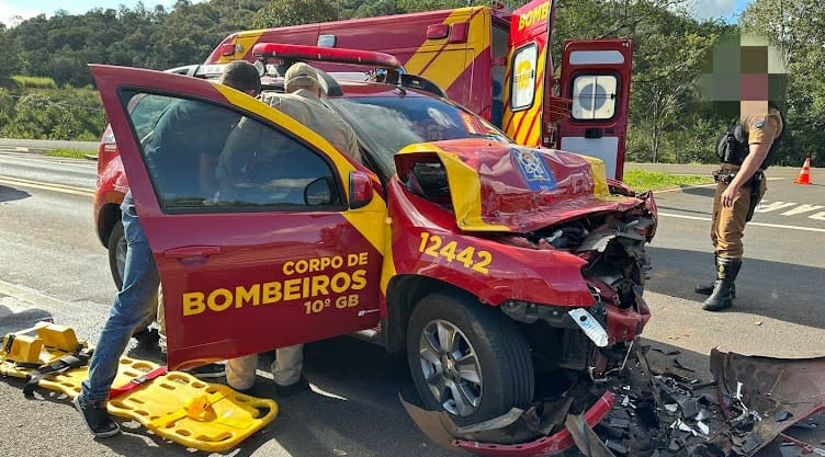 N. Laranjeiras: Dois bombeiros ficam feridos em acidente com viatura na BR 277