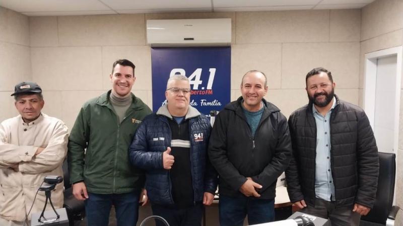 Comissão organizadora da Festa da Padroeira Sant´Ana visitaram a Campo Aberto FM 