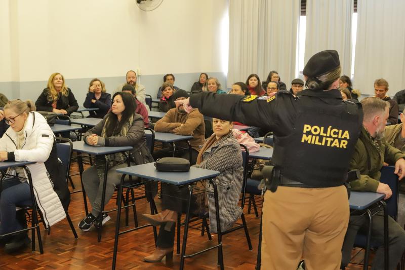 Professores, pedagogos e funcionários fazem simulado de segurança nas escolas do Paraná