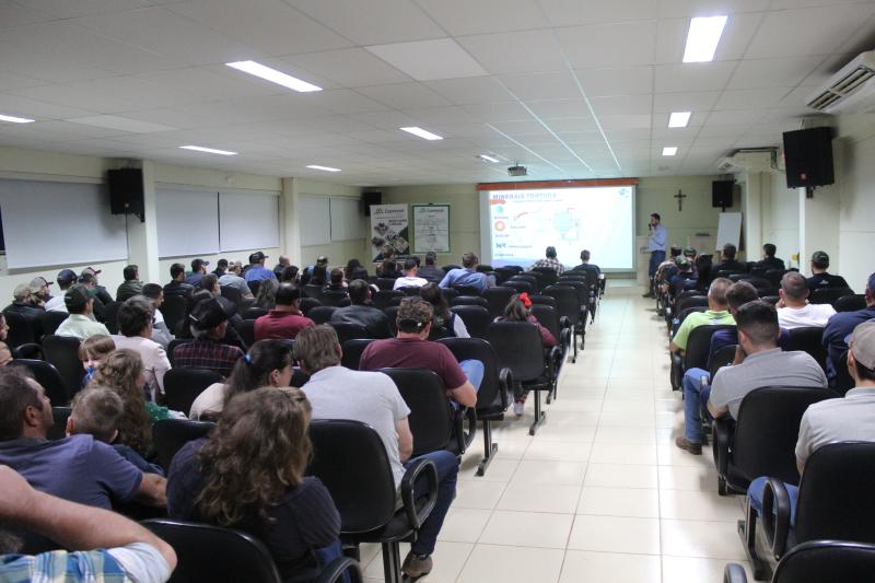 RAÇÕES COPROSSEL - Nutrição animal é foco de palestra com pecuaristas 