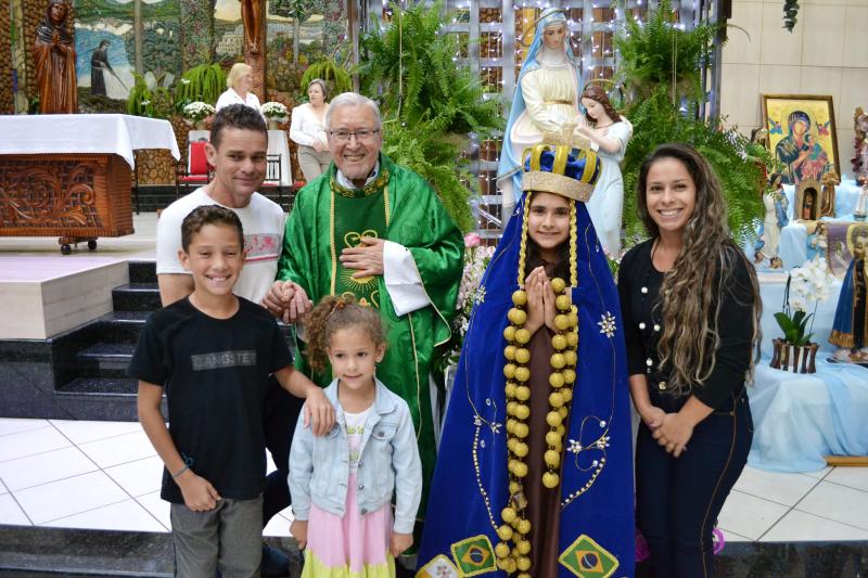 8º dia da Novena em louvor a Padroeira Sant´Ana reuniu centenas de fiéis e teve benção especial para as crianças