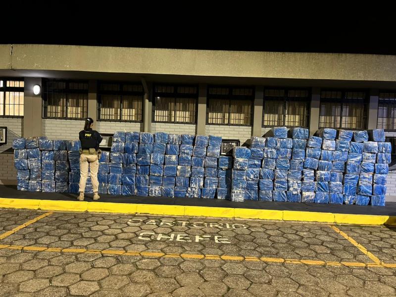 PRF apreende mais de 4 toneladas de maconha na BR 277