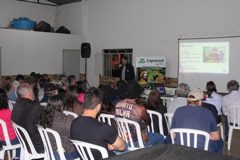 RAÇÕES COPROSSEL – Qualidade da Ração é foco de reunião com pecuaristas em Nova Laranjeiras 