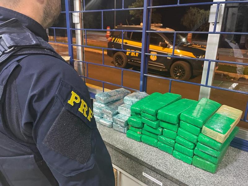 Irati: PRF apreende duas mochilas com maconha em ônibus que trafegava na BR 277