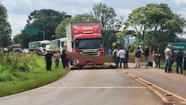 Trecho da BR-373 é liberado após protesto de indígenas bloquear rodovia por horas