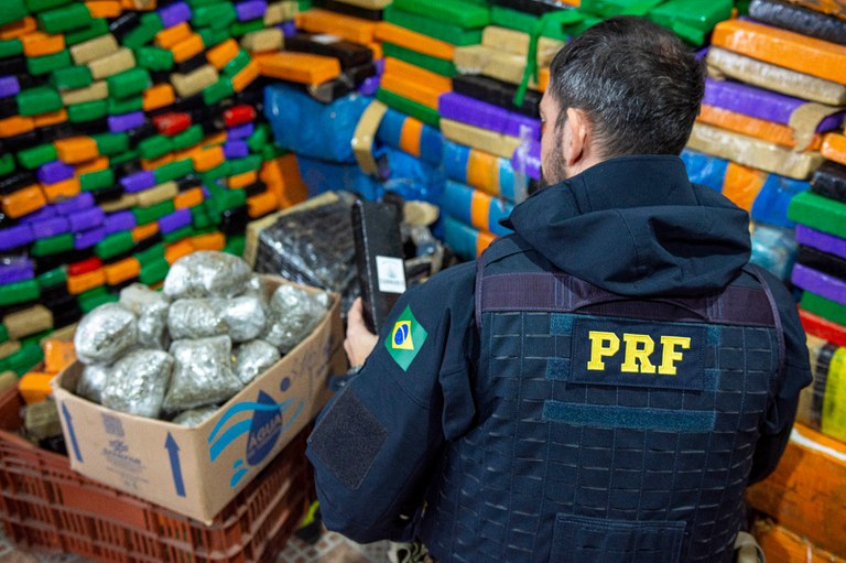 PRF no Paraná bate recorde histórico em apreensão de maconha