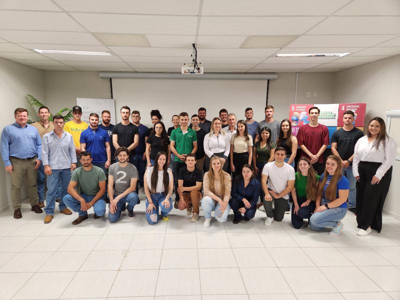 Sicredi Grandes Lagos promove o lançamento do primeiro Comitê Jovem da cooperativa no Paraná 