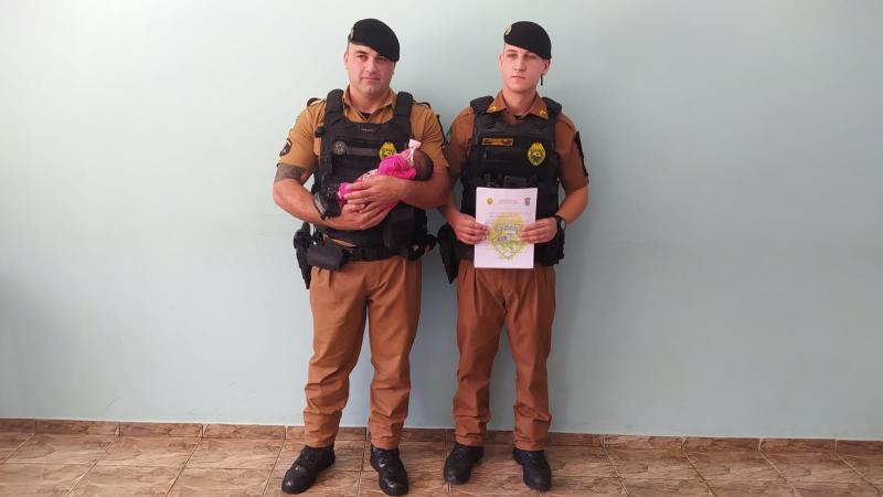 LS: Soldados Caldas e Gabriel recebem homenagem por salvar a vida de bebê