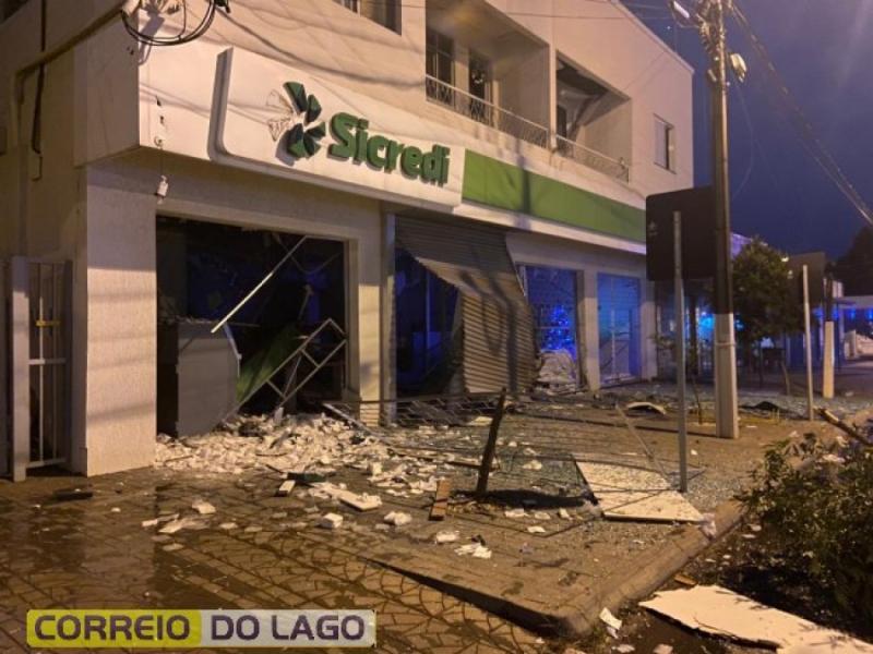 Bandidos explodem agência bancária em Diamante do Oeste