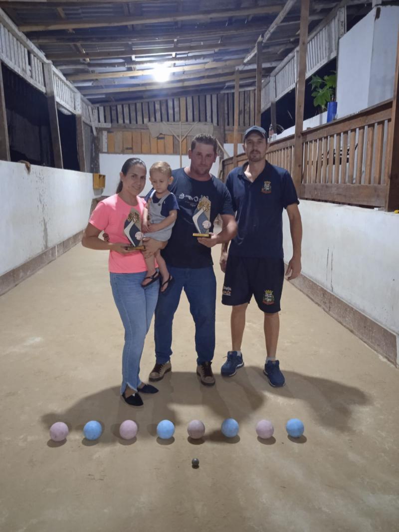 Tiago e Juliana conquistam o titulo do Municipal de Bocha entre Casais em Virmond