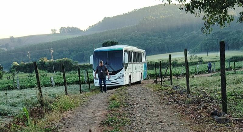 LS: Ônibus da Assiscop é rendido por bandidos na BR 277 