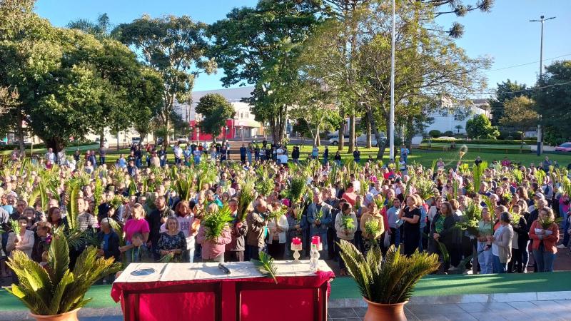 Celebração de Domingo de Ramos em Laranjeiras do Sul reuniu centenas de fiéis