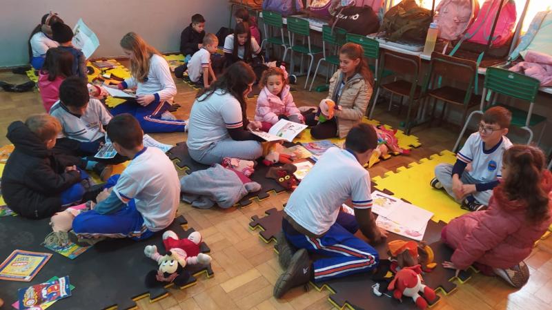 Projeto "Viajando na Imaginação" Envolve Alunos na Escola Municipal Dr. Leocádio José Correia