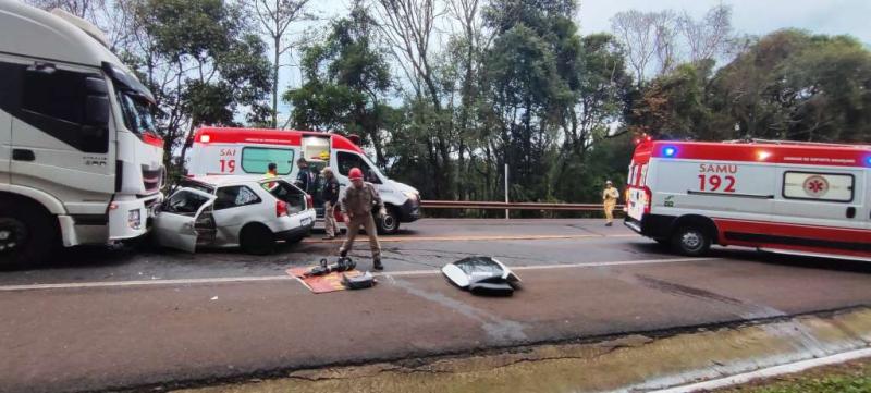 Acidente deixa condutor gravemente ferido na BR 277 em Laranjeiras do Sul.