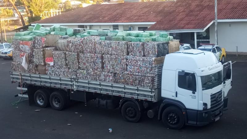 Cascavel: Polícia Federal e Polícia Militar apreendem caminhão com três toneladas de maconha