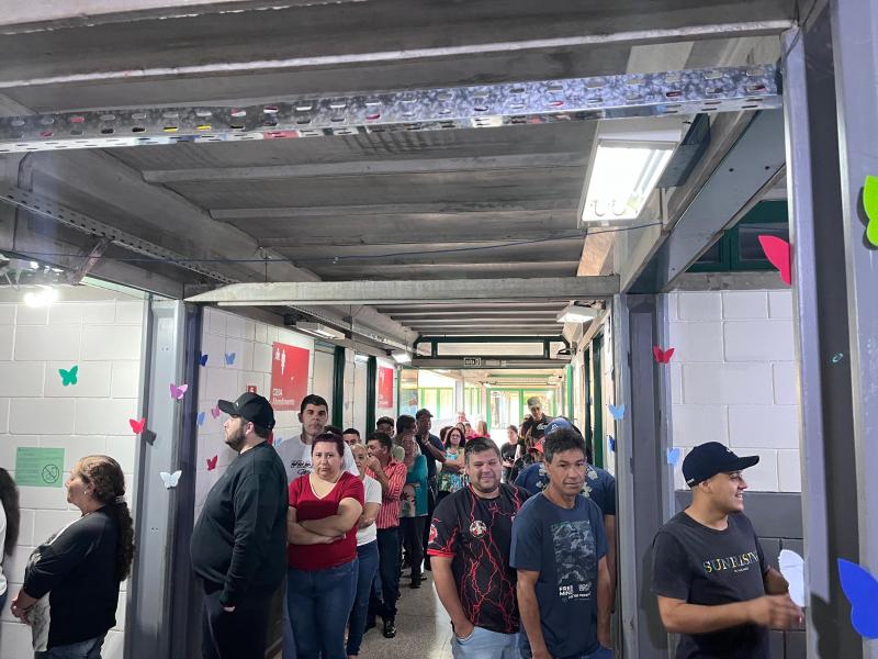 Votação na Escola Florindo Pellizzari (Caic), em Laranjeiras do Sul segue normal neste domingo (06/10)