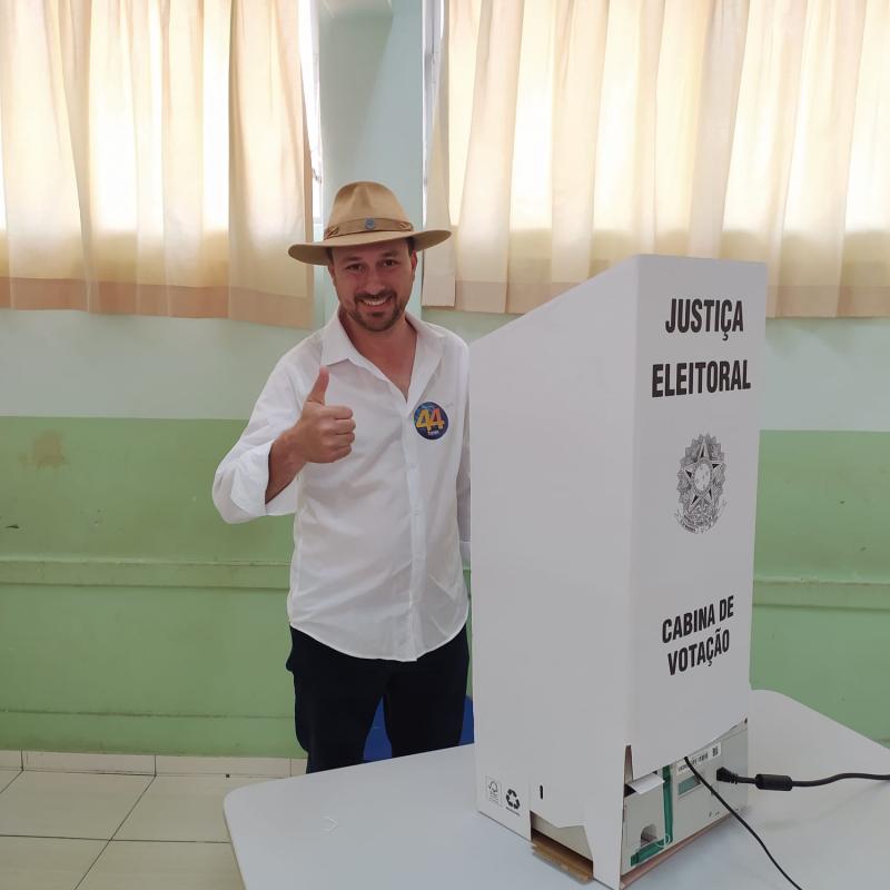 Jaison Mendes votou nesta manhã (06/10) no Colégio Floriano Peixoto em Laranjeiras do Sul 