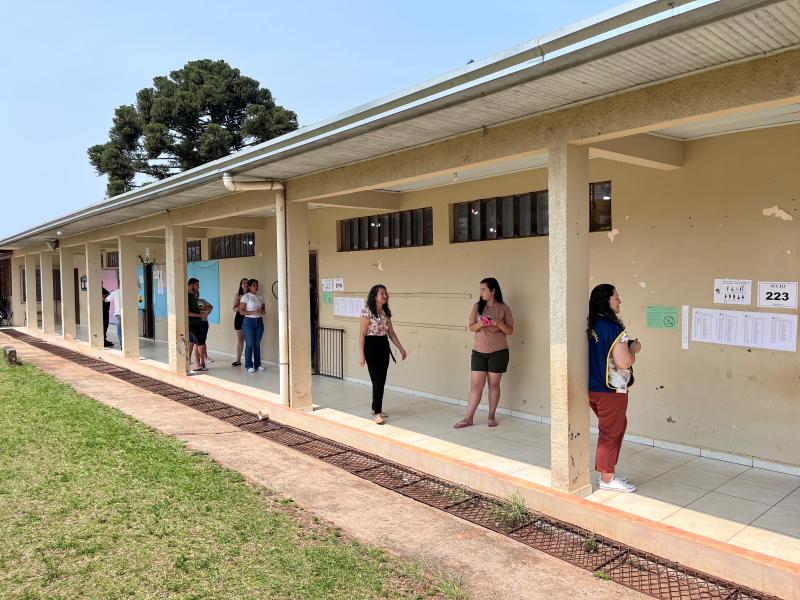 Laranjeiras do Sul - Votação no CMEI Pingo de Gente segue dentro do planejado