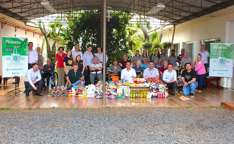 Sicredi Grandes Lagos realiza doação de 400 quilos de alimentos à Casa de Repouso São Francisco Xavier de Laranjeiras do Sul