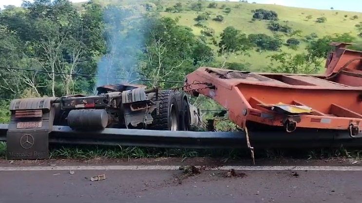 Marquinho: Caminhoneiro morre após tombar caminhão na PR 158