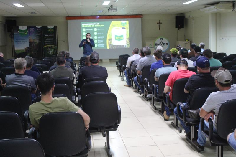 Coprossel e Bayer promovem treinamento técnico com foco em novas tecnologias agrícolas