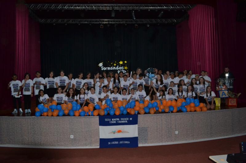 Escola Dr. Leocádio José Correia realiza formatura dos quintos anos com emocionante homenagem