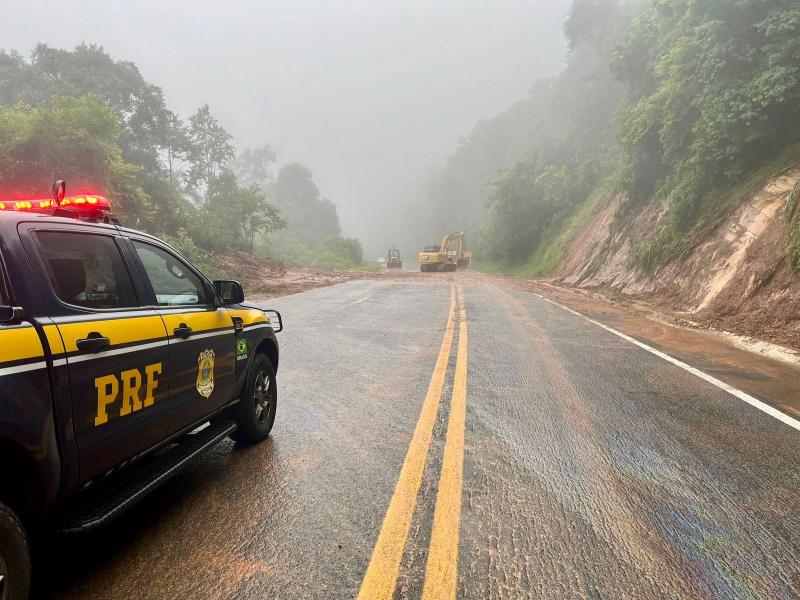 Interdição total na BR-277 na Serra da Esperança permanece devido ao risco de mais deslizamentos