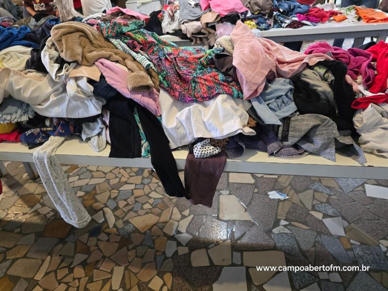 Escola Municipal Teotônio Vilela realiza bazar com grande movimentação