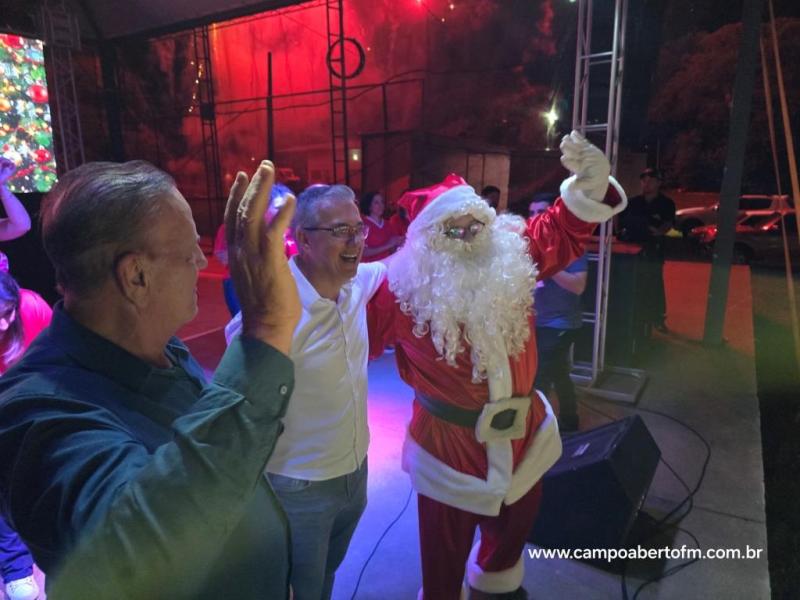 Chegada do Papai Noel no lago municipal marca a abertura do Natal 2024 em Nova laranjeiras