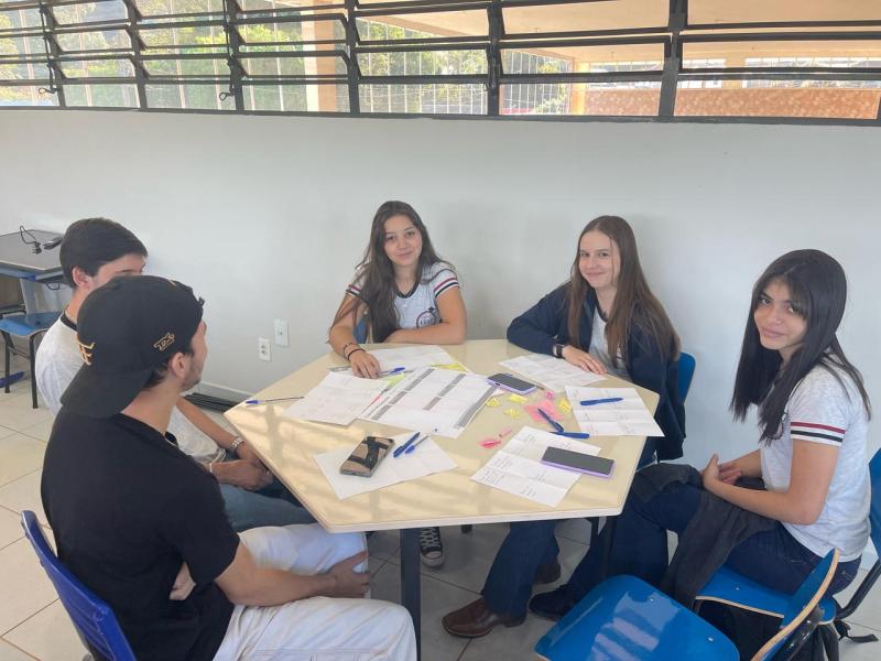 Escola Técnica de Laranjeiras do Sul realiza IdeiAção em parceria com o SEBRAE e empresas locais