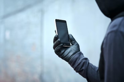 LS: Homem é agredido por casal em via pública e tem o celular roubado