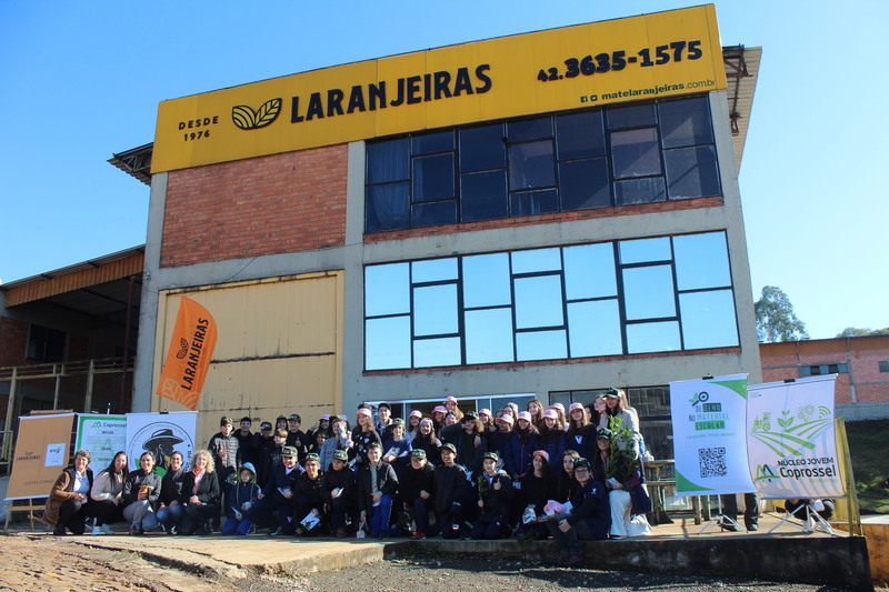 Projeto leva alunos para vivenciar a rotina de uma indústria de erva-mate em Laranjeiras do Sul – PR