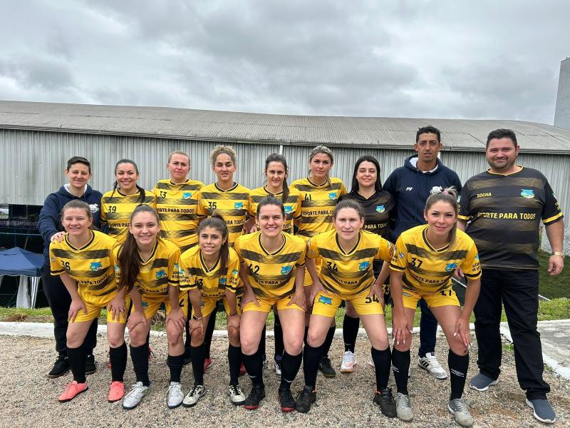 Garotas em Campo de Laranjeiras do Sul terminam em 2º lugar no Paranaense de Fut7 feminino 