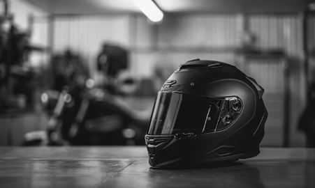 LS: Ladrões furtam capacetes de moto em estacionamento de mercado