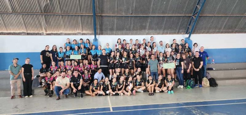 Colégios Érico e Gildo são os campeões do 4º Campeonato de Vôlei Feminino das Aetes 