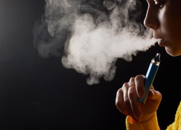 Cantagalo: Três alunas são flagradas usando cigarro eletrônico em colégio estadual
