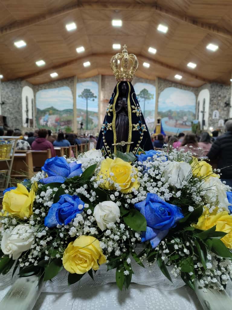 Abertura das Novenas reúne centenas de fiéis em Laranjeiras do Sul Celebração marca o início da preparação para a Festa em honra a Nossa Senhora Aparecida
