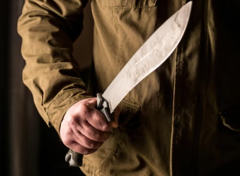 LS: Homem é preso após ameaçar esposa e familiares com facão